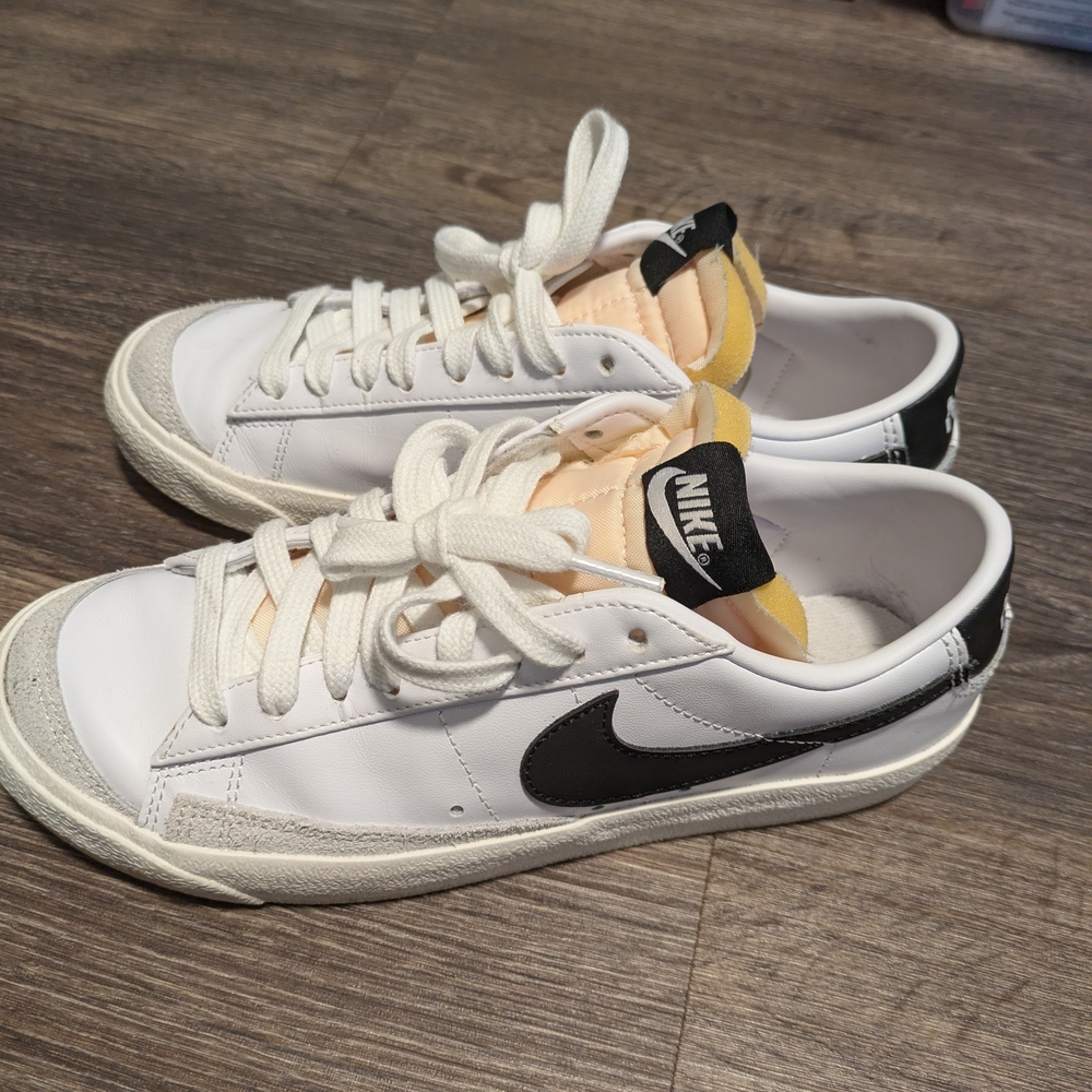 Nike Women's White and Black Sneakers